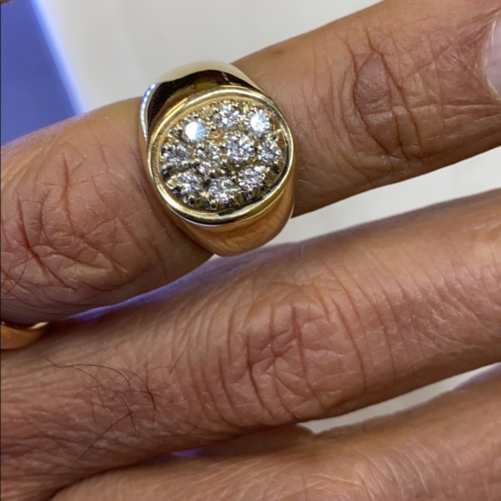 14k gold diamond ring .With .050 ct w diamond. - Picture 7 of 7